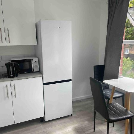 Studio Flat Private Shower Wc And Kitchenette London Exterior foto
