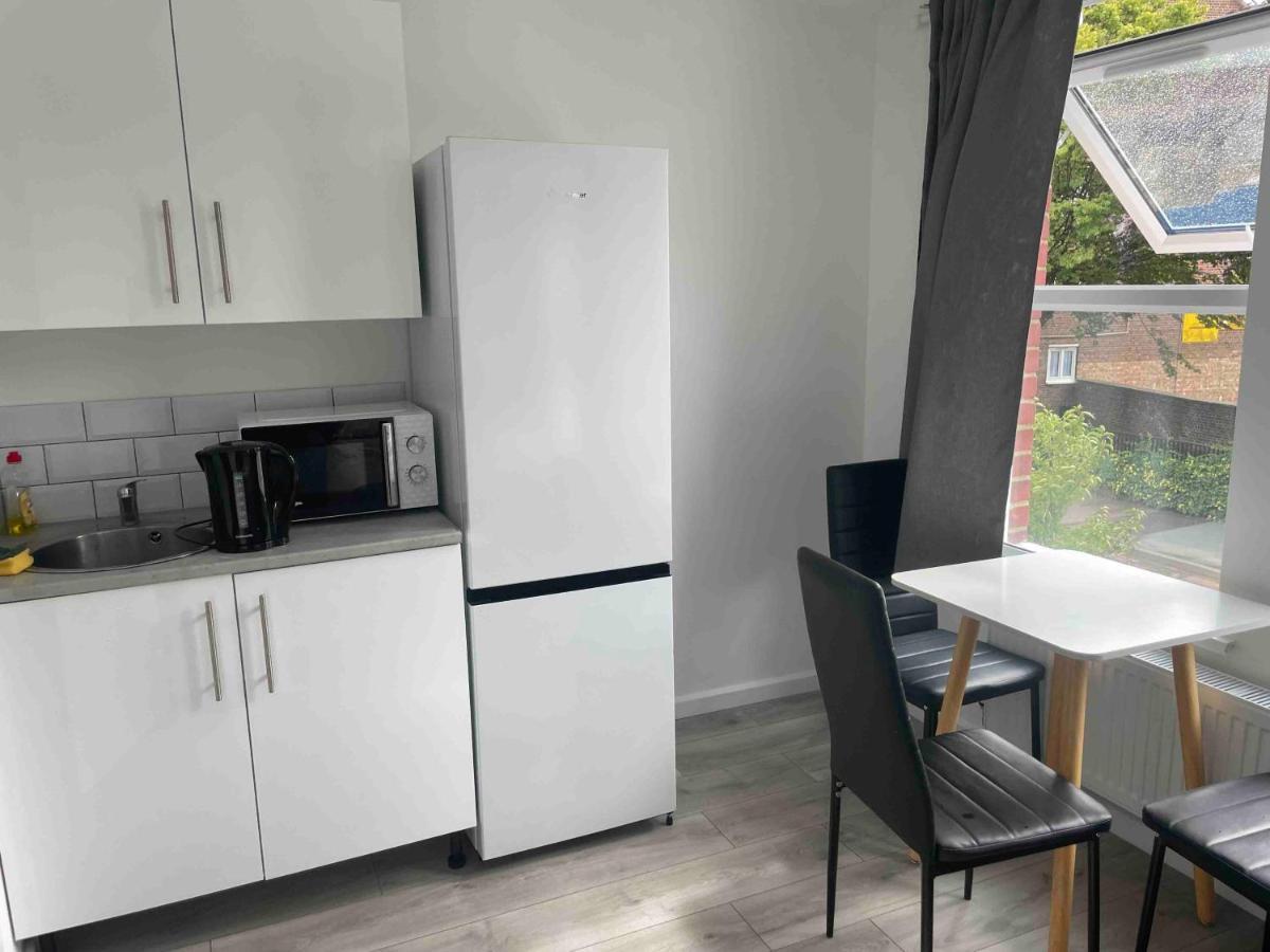 Studio Flat Private Shower Wc And Kitchenette London Exterior foto