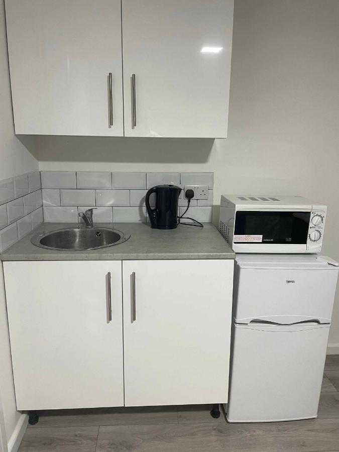 Studio Flat Private Shower Wc And Kitchenette London Exterior foto